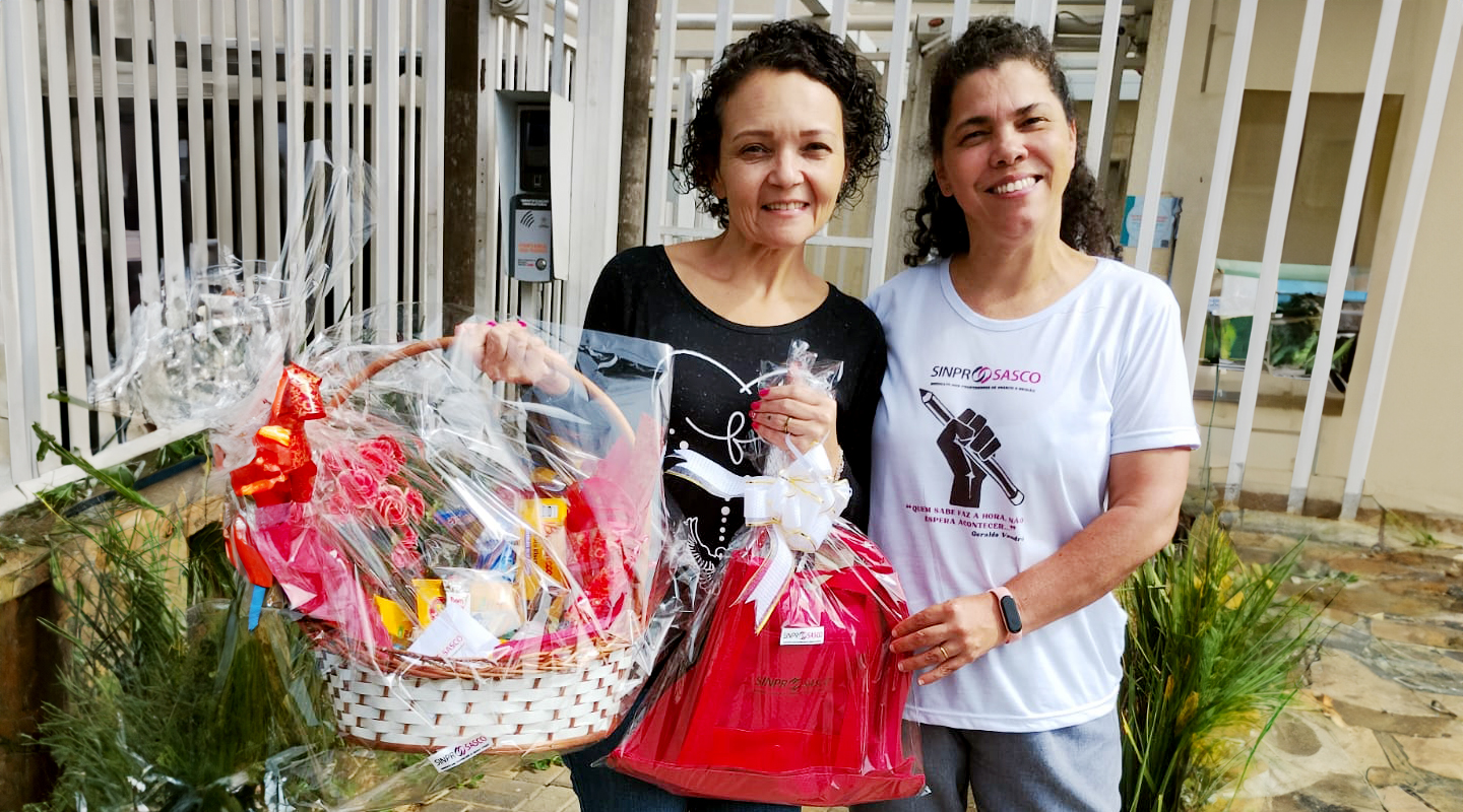 Professora Silvia Renata Ferreira é a vencedora da ação especial de Dia das Mães e ganha deliciosa cesta de café da manhã
