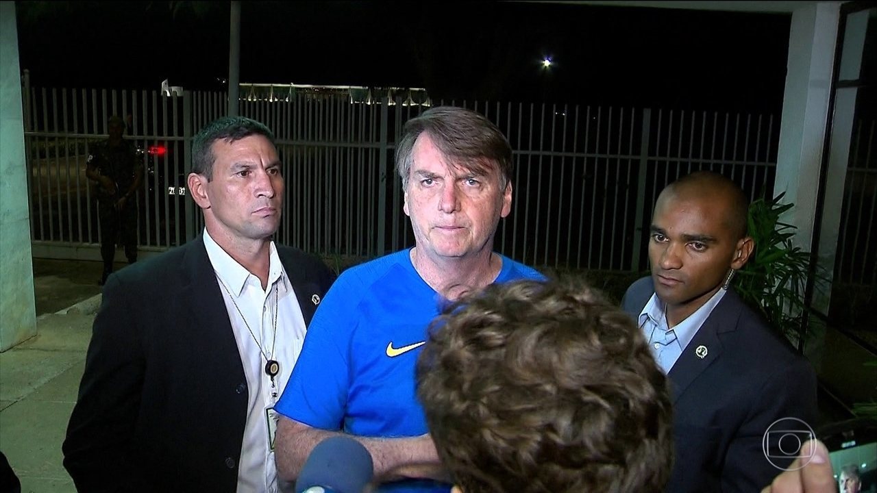 Bolsonaro volta a chamar manifestante de ‘idiota útil’ e diz que imprensa vive de desinformar e deturpar