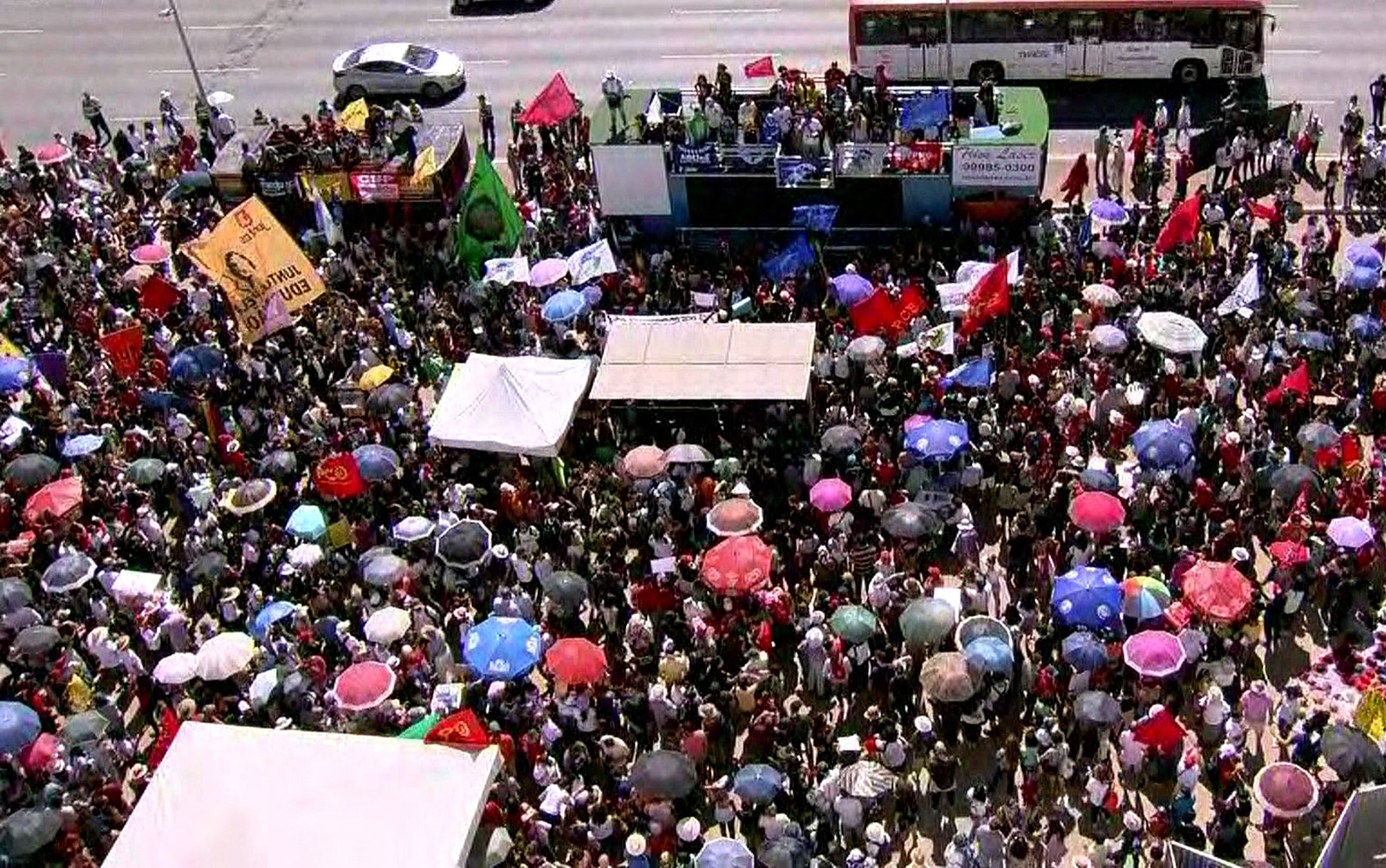 Fotos: as manifestações contra os cortes na educação vistas do alto