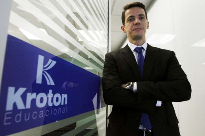 Kroton anuncia reestruturação para ganhar escala com educação a distância