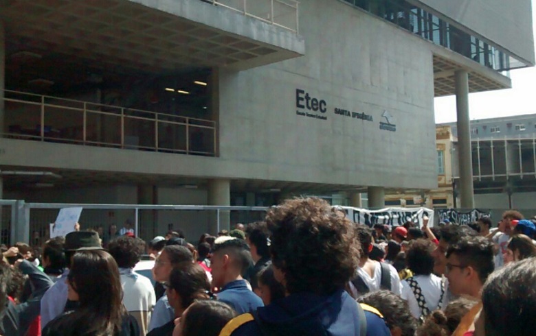 Extinção de cursos nas Etecs mobiliza estudantes contra Doria