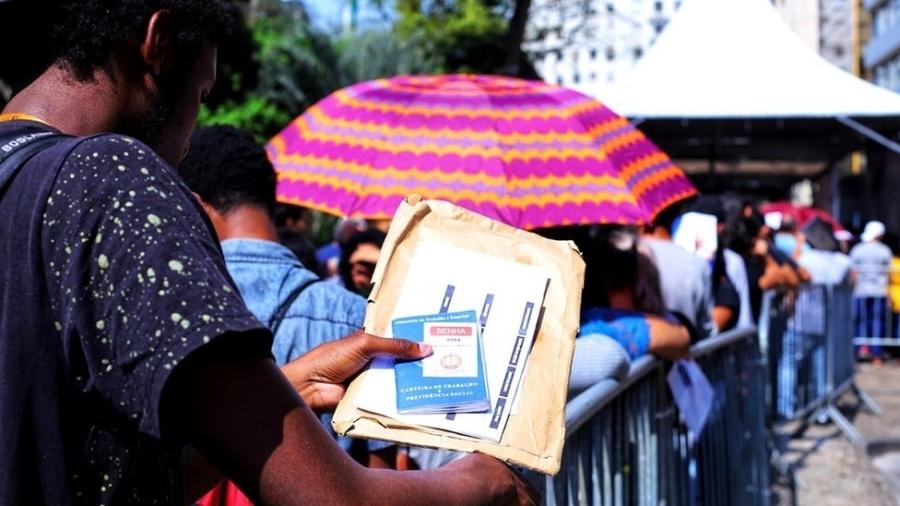 “Carteira Verde-Amarela” dificulta, mas não impede que jovens tomem empregos de mais velhos