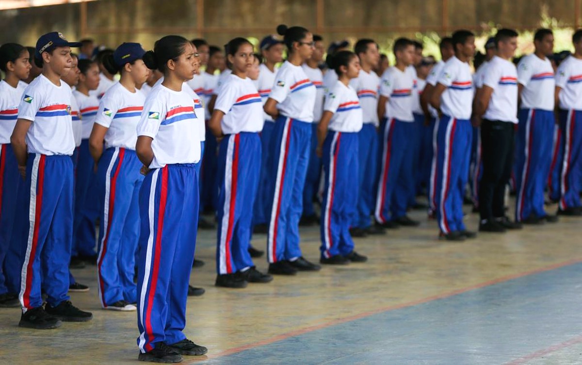 Como funcionam as escolas que serão militarizadas com financiamento do governo Bolsonaro