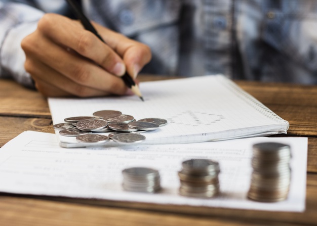 Professores da Educação Básica têm novo reajuste em março: 5,04%. Saiba como calcular