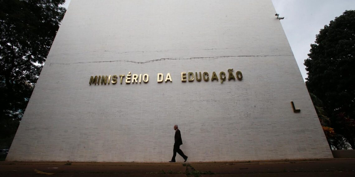 Ministério da Educação recua sobre retorno das aulas em janeiro