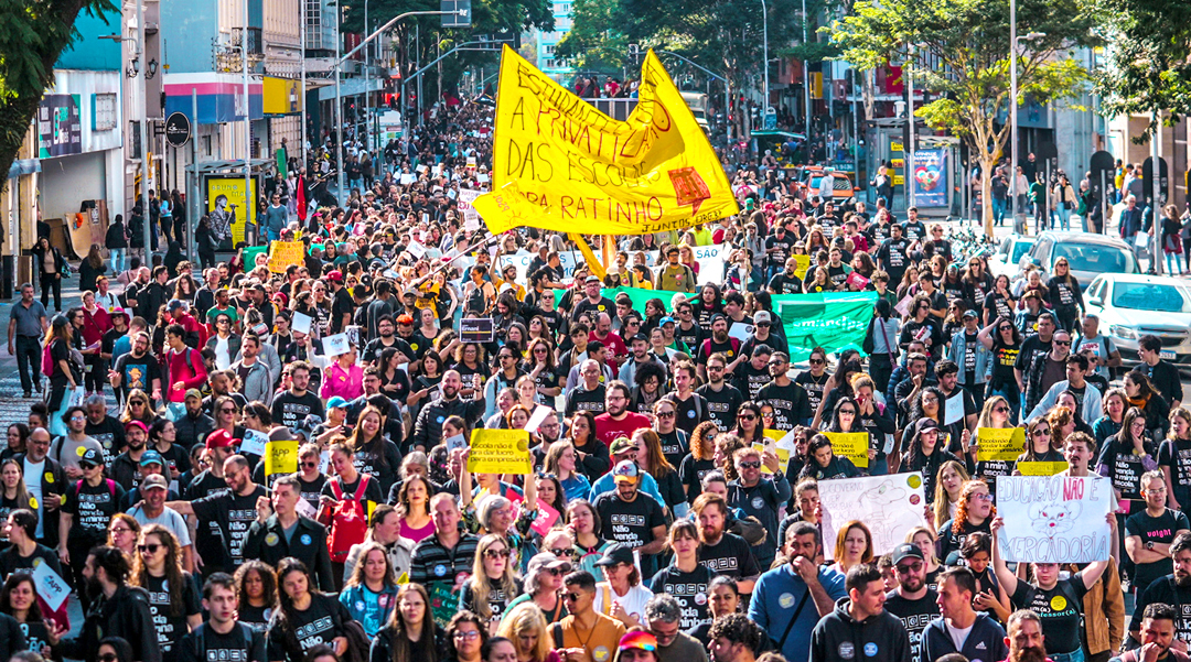 NOTA DE REPÚDIO | Educação pública do Paraná está em risco. Terceirizar é precarizar! Professores contam com nosso apoio!
