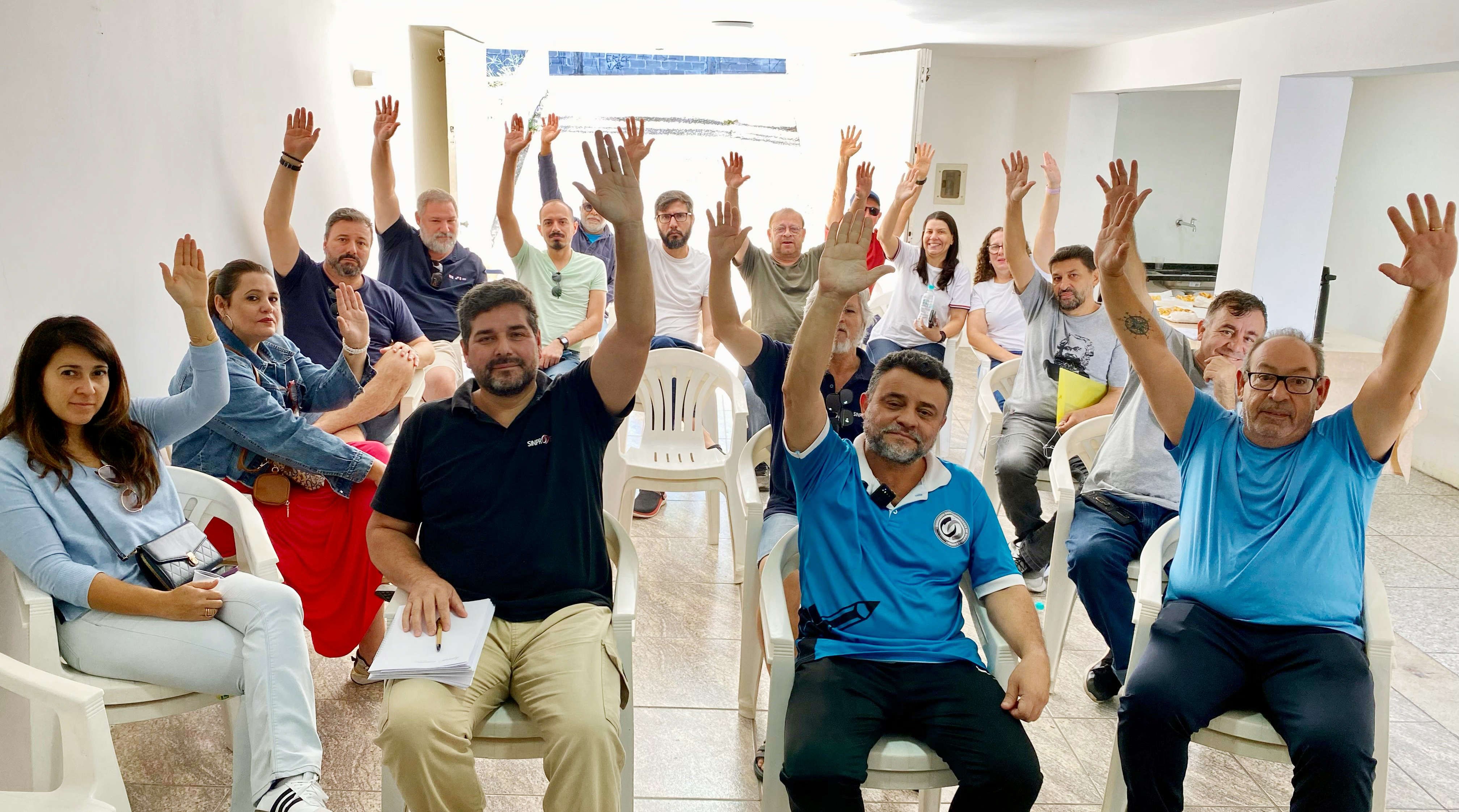 Educação Básica | Professores aprovam contraproposta patronal em assembleia, com ressalva à Cláusula 63