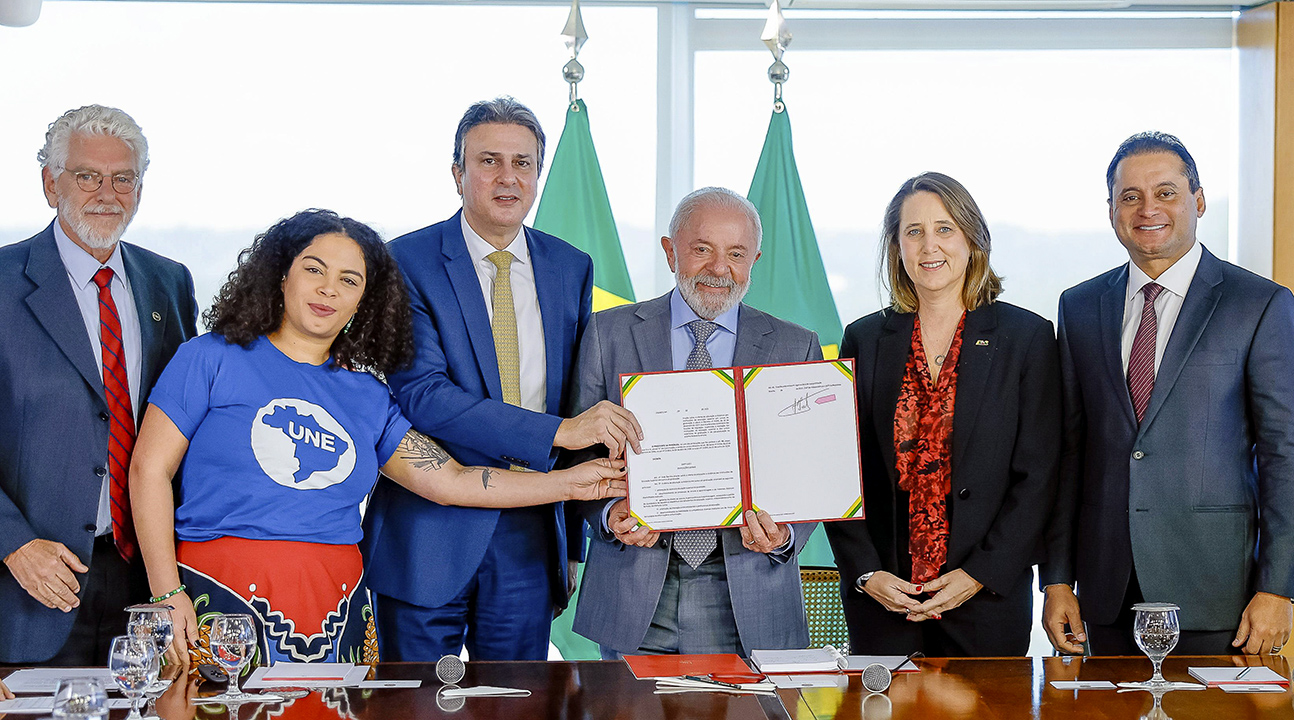 Governo Federal aperta regras do EAD e reduz limite de aula online em curso presencial
