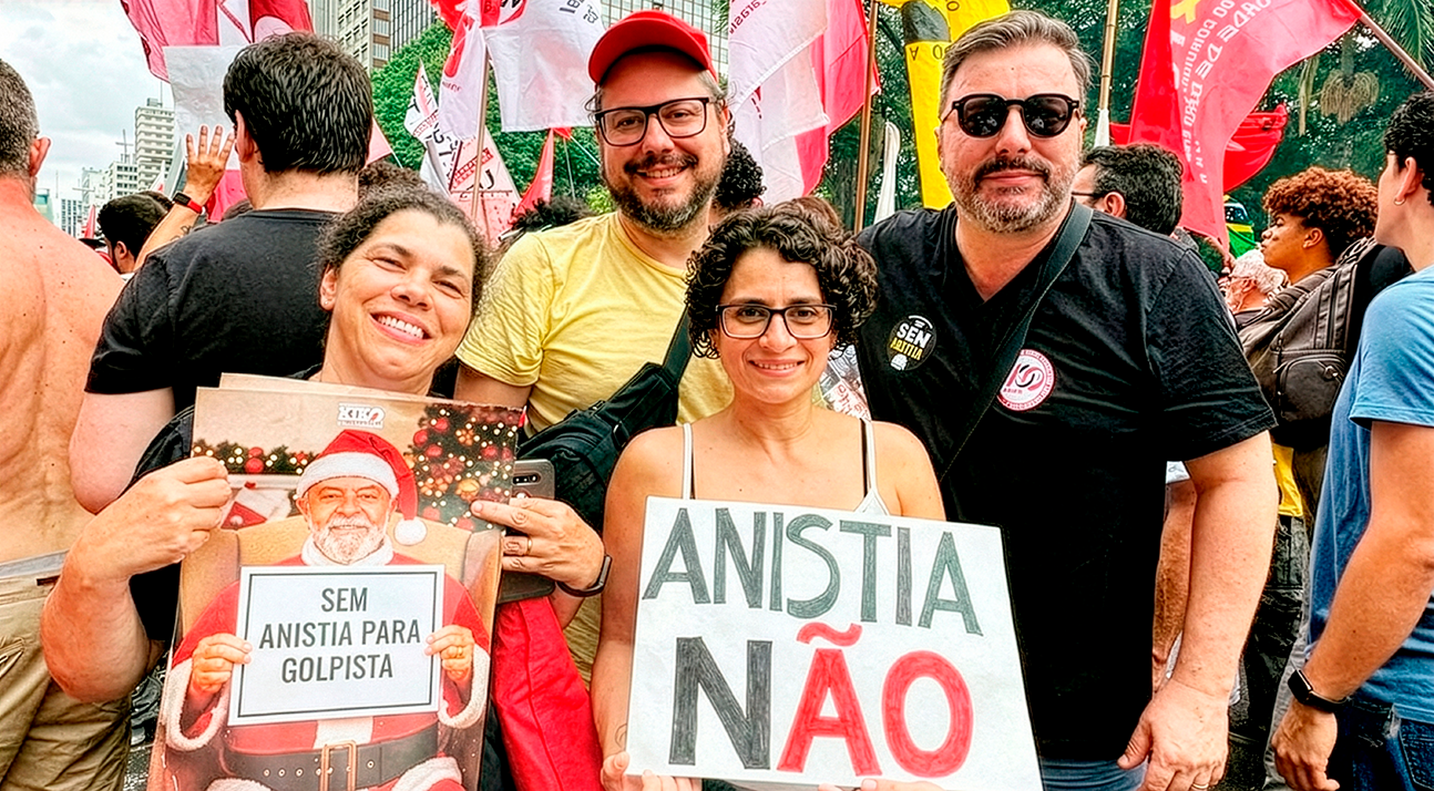 Diretores do SINPROSASCO participam do protesto na Avenida Paulista contra anistia aos golpistas