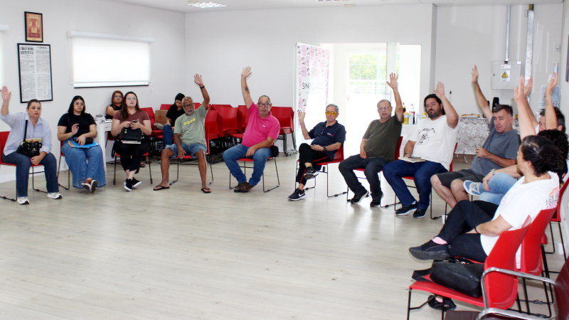 Educação Básica | Professores definem prioridades para a Campanha Salarial 2026 em assembleia do SINPROSASCO