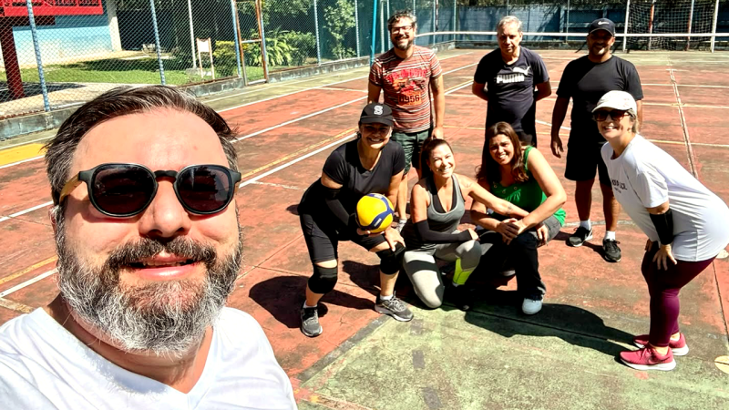 Muito além da rede! Vôlei do SINPROSASCO 🏐 reúne Professores em mais um sábado especial no Metal Clube